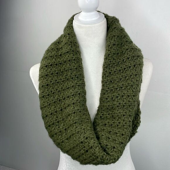 Frenchi Accessories - Frenchi Infinity Green Chunky Knit Scarf